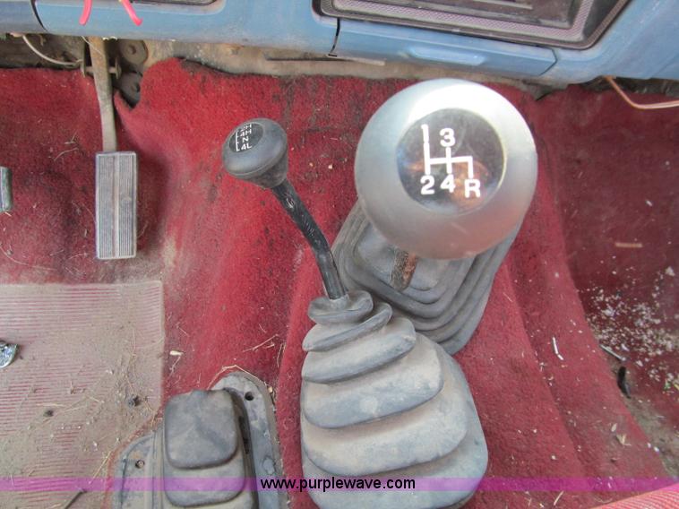 image for item A8436 1981 Ford F250 pickup truck