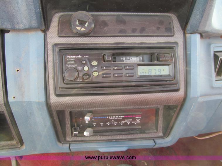 image for item A8436 1981 Ford F250 pickup truck