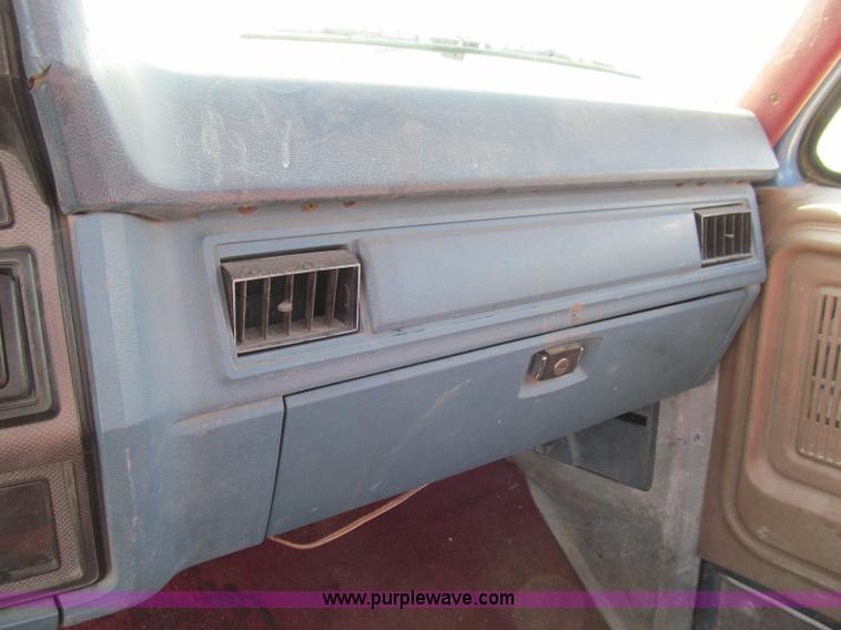 image for item A8436 1981 Ford F250 pickup truck