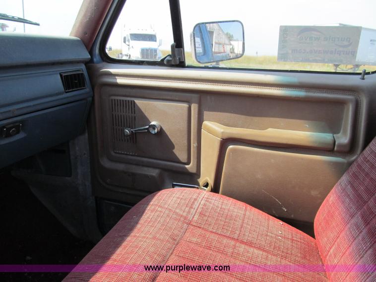image for item A8436 1981 Ford F250 pickup truck
