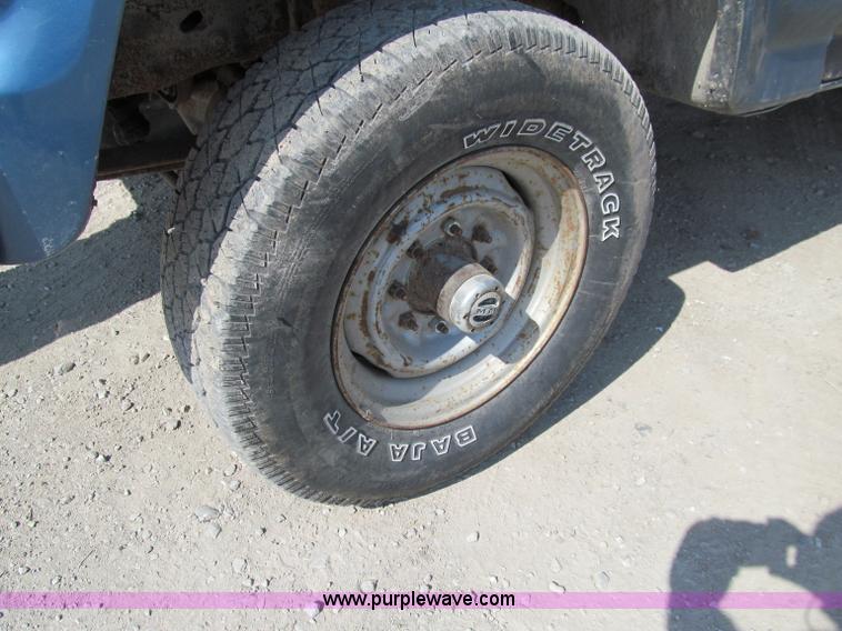 image for item A8436 1981 Ford F250 pickup truck