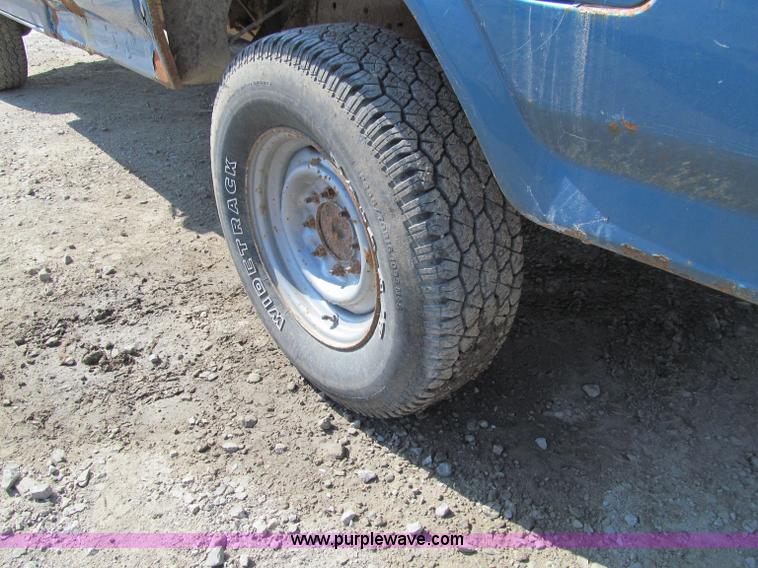 image for item A8436 1981 Ford F250 pickup truck