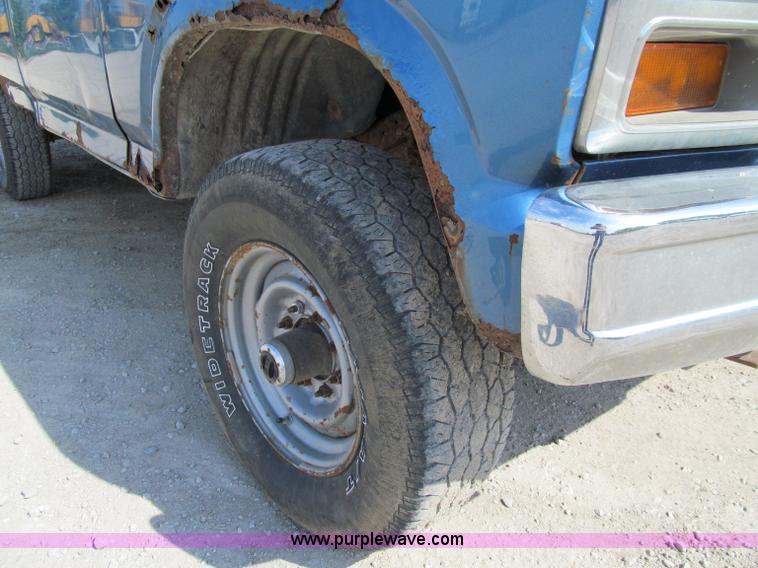 image for item A8436 1981 Ford F250 pickup truck