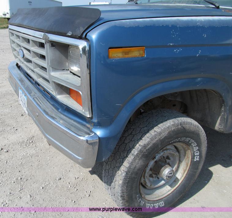 image for item A8436 1981 Ford F250 pickup truck