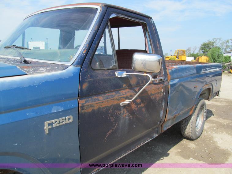 image for item A8436 1981 Ford F250 pickup truck
