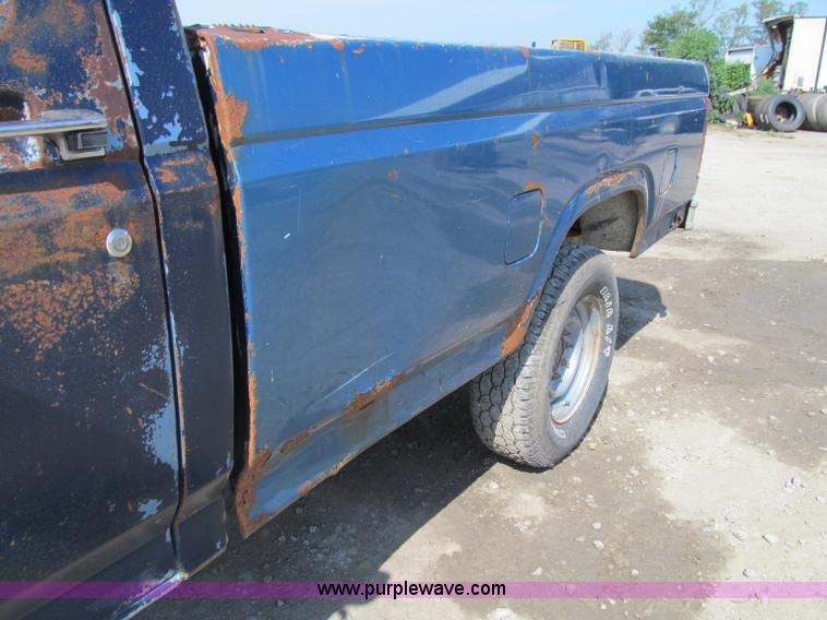 image for item A8436 1981 Ford F250 pickup truck