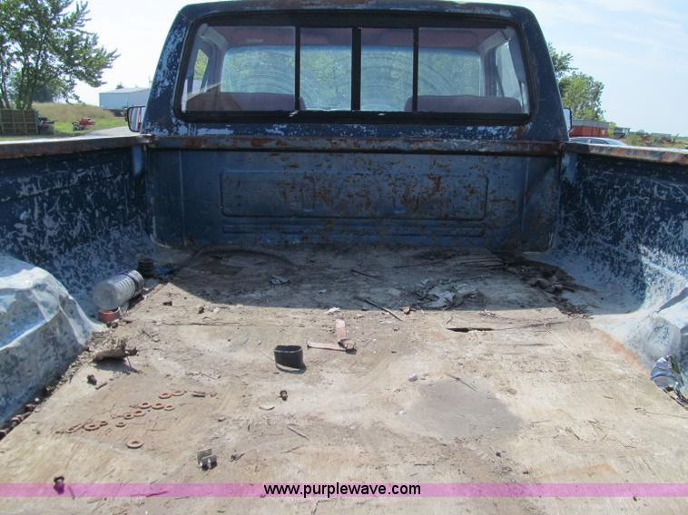 image for item A8436 1981 Ford F250 pickup truck