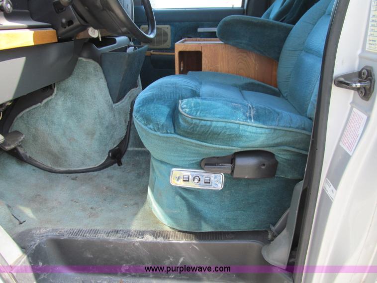 image for item A8439 1993 Ford E150 Econoline conversion van