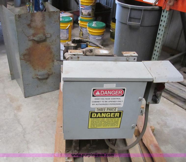 image for item B2782 2002 Wastequip 445HD trash compactor with power unit