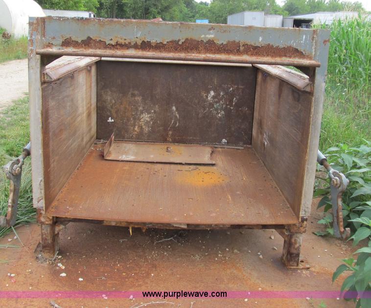 image for item B2782 2002 Wastequip 445HD trash compactor with power unit