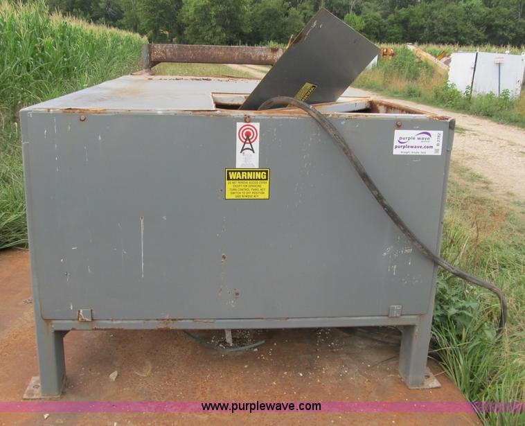 image for item B2782 2002 Wastequip 445HD trash compactor with power unit