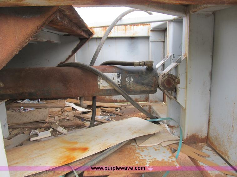 image for item B2782 2002 Wastequip 445HD trash compactor with power unit