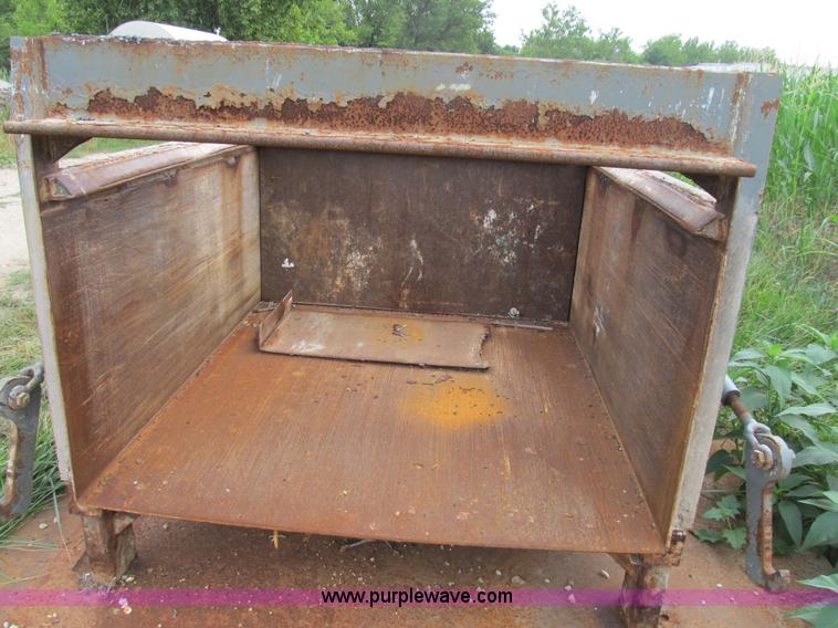 image for item B2782 2002 Wastequip 445HD trash compactor with power unit