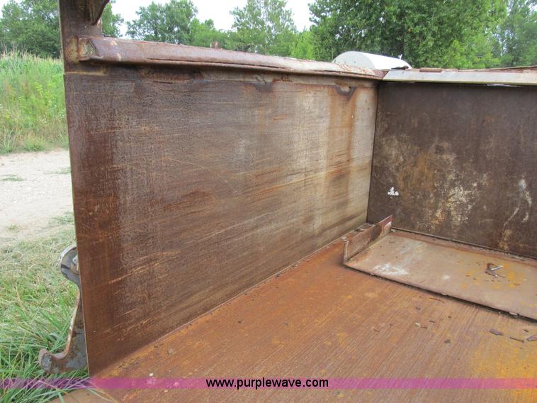 image for item B2782 2002 Wastequip 445HD trash compactor with power unit