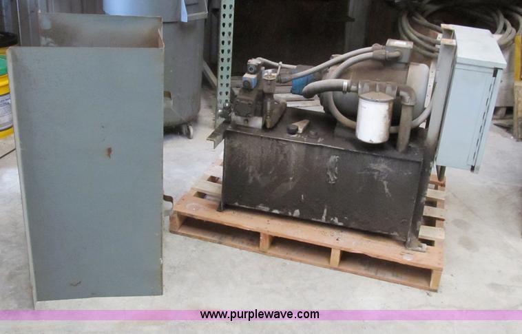 image for item B2782 2002 Wastequip 445HD trash compactor with power unit