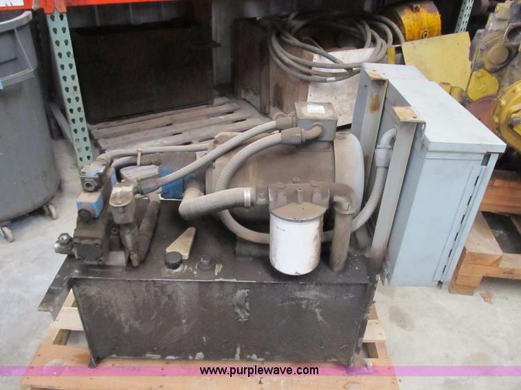 image for item B2782 2002 Wastequip 445HD trash compactor with power unit