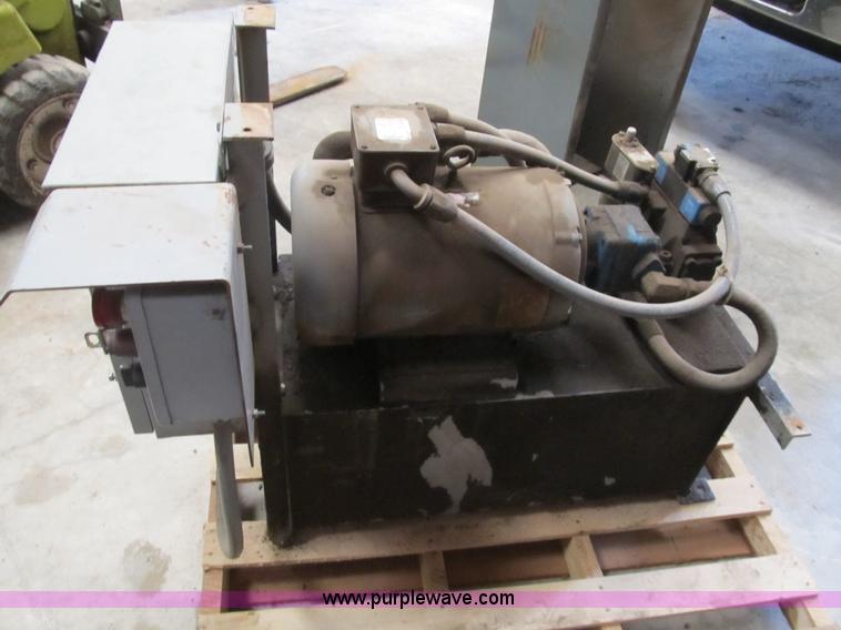 image for item B2782 2002 Wastequip 445HD trash compactor with power unit