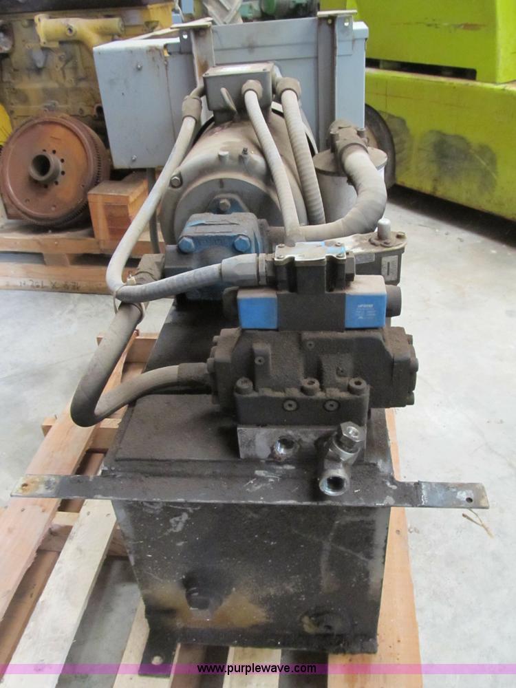 image for item B2782 2002 Wastequip 445HD trash compactor with power unit