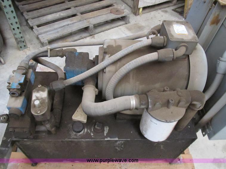 image for item B2782 2002 Wastequip 445HD trash compactor with power unit