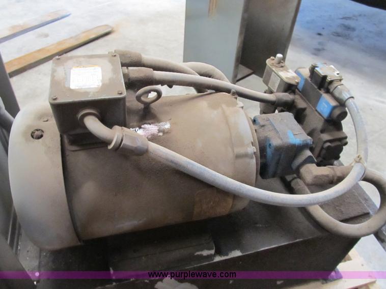 image for item B2782 2002 Wastequip 445HD trash compactor with power unit