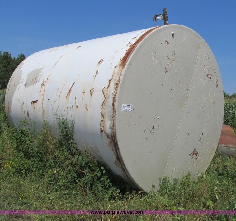 image for item B2783 8,500 gallon vertical storage tank