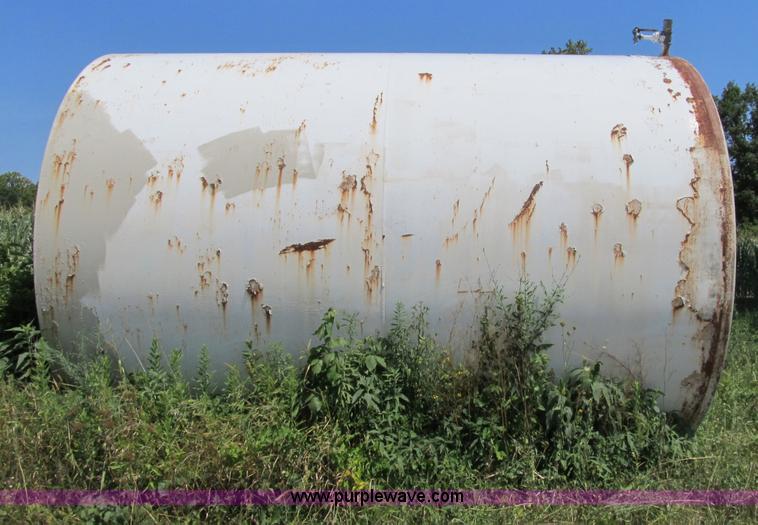 image for item B2783 8,500 gallon vertical storage tank