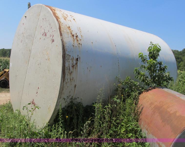 image for item B2783 8,500 gallon vertical storage tank