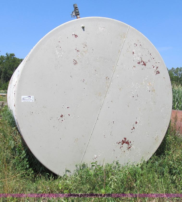 image for item B2783 8,500 gallon vertical storage tank