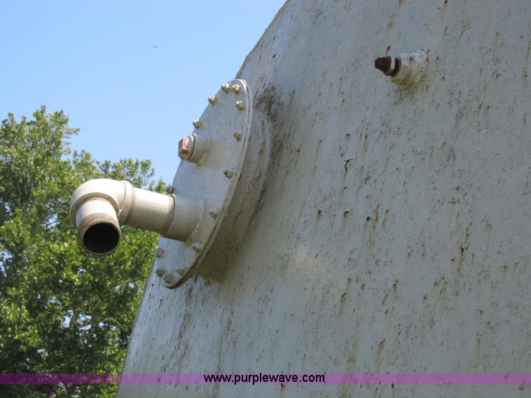 image for item B2783 8,500 gallon vertical storage tank
