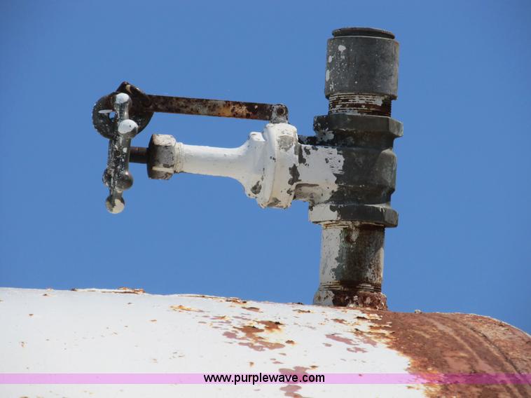 image for item B2783 8,500 gallon vertical storage tank