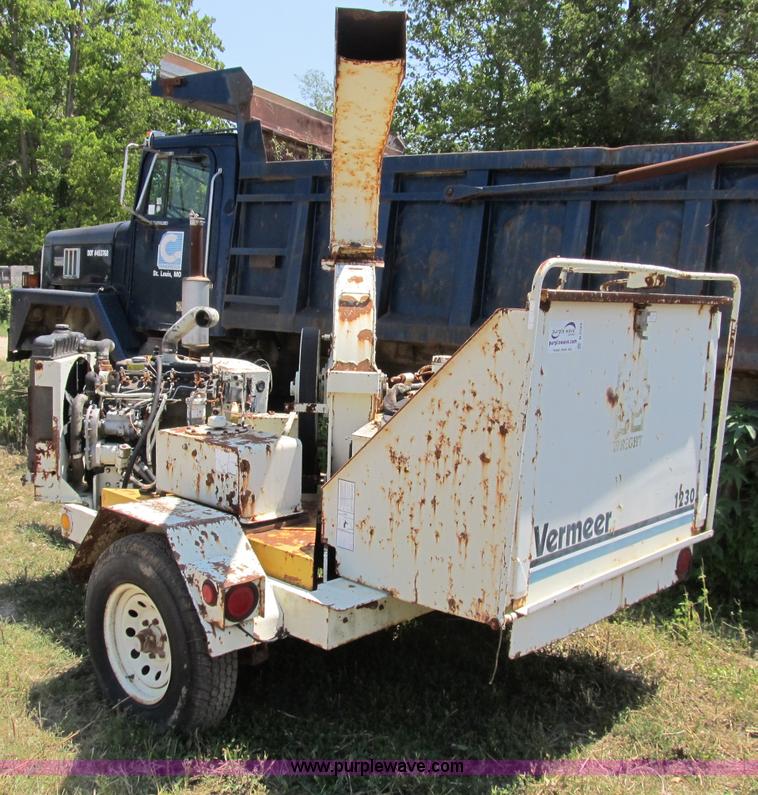 image for item B2784 Vermeer BC1230 chipper