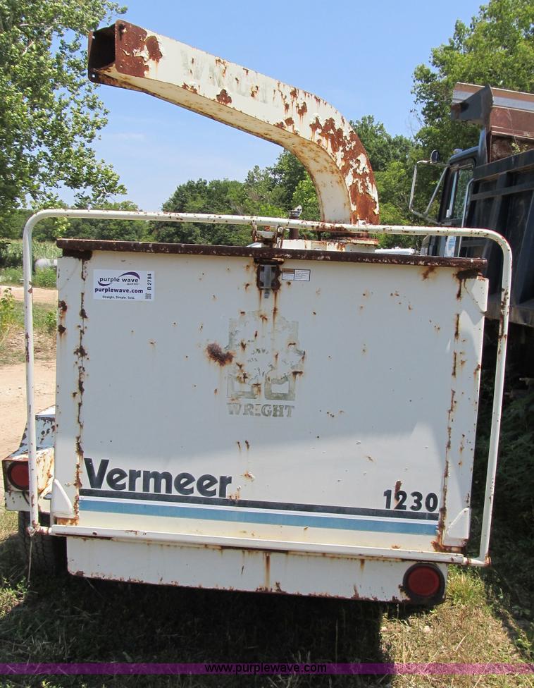 image for item B2784 Vermeer BC1230 chipper