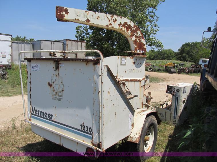 image for item B2784 Vermeer BC1230 chipper