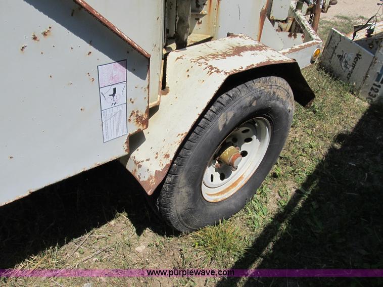 image for item B2784 Vermeer BC1230 chipper