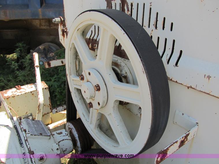 image for item B2784 Vermeer BC1230 chipper