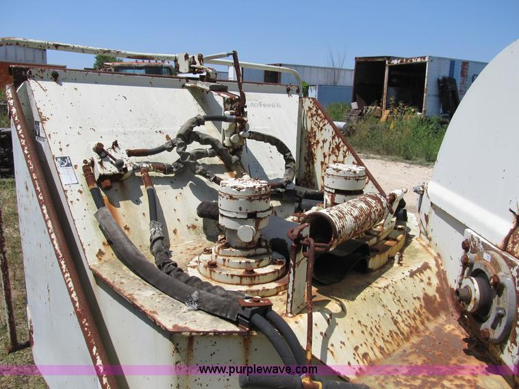 image for item B2784 Vermeer BC1230 chipper