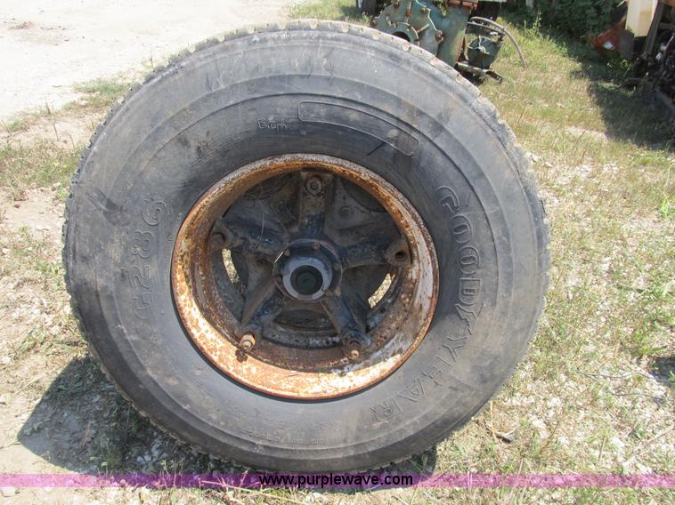 image for item B2785 Spicer tag axle