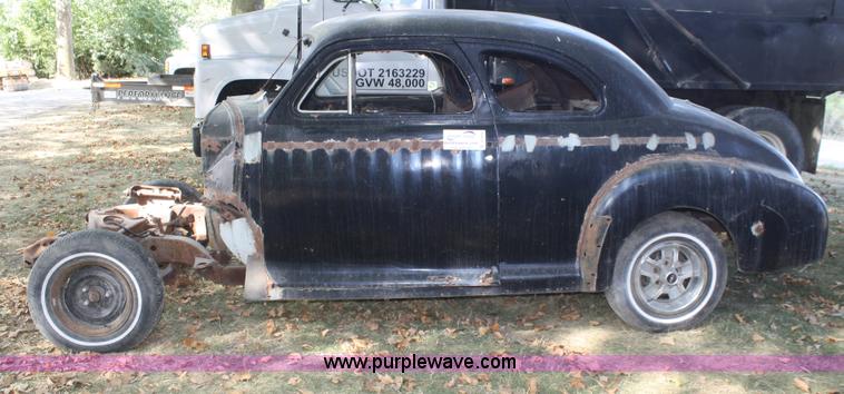 image for item B6852 1941 Chevrolet Coupe frame and body