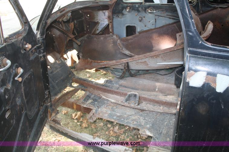 image for item B6852 1941 Chevrolet Coupe frame and body