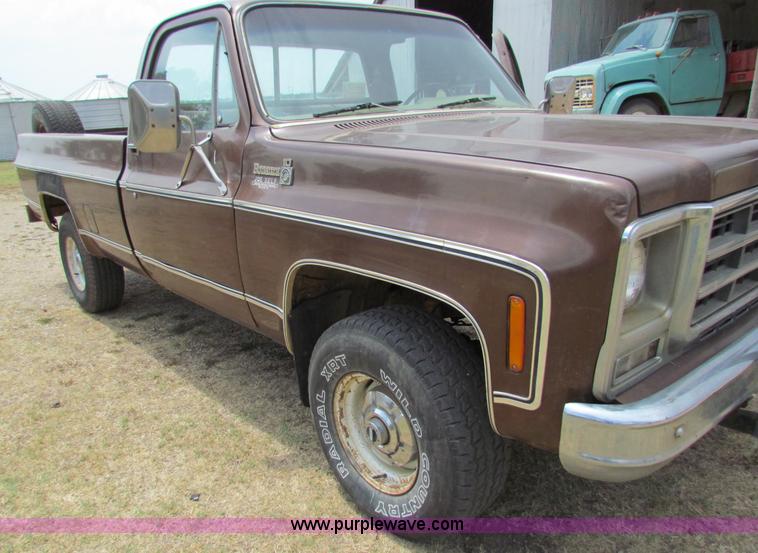 image for item B7393 1979 Chevrolet Bonanza 10 pickup truck