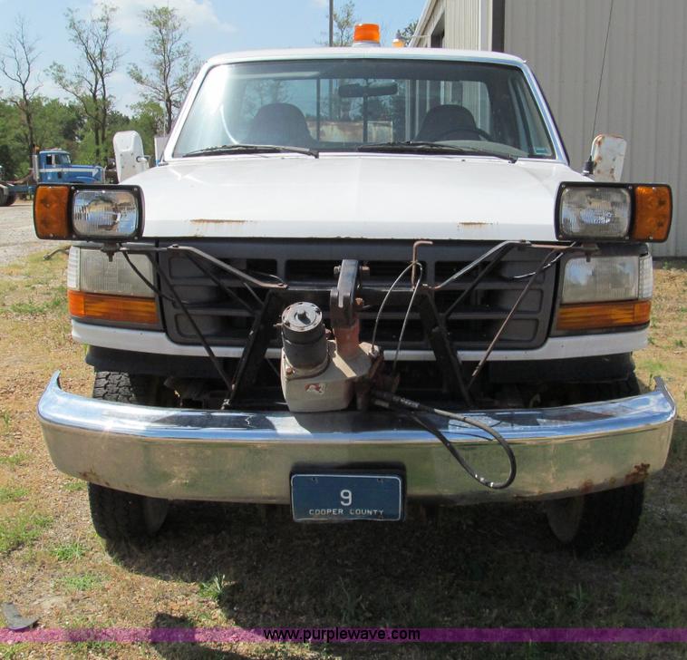 image for item C2403 1997 Ford F350 XL pickup truck