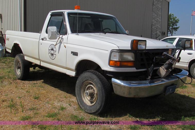 image for item C2403 1997 Ford F350 XL pickup truck