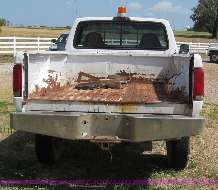 image for item C2403 1997 Ford F350 XL pickup truck