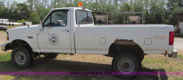 image for item C2403 1997 Ford F350 XL pickup truck