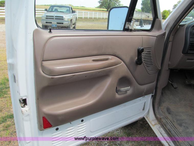 image for item C2403 1997 Ford F350 XL pickup truck