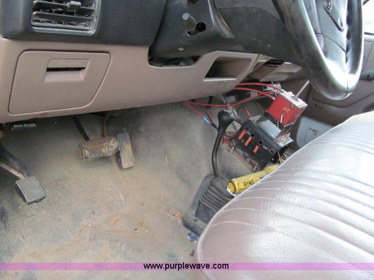 image for item C2403 1997 Ford F350 XL pickup truck