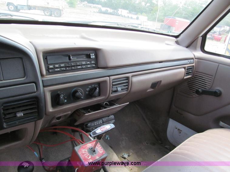 image for item C2403 1997 Ford F350 XL pickup truck