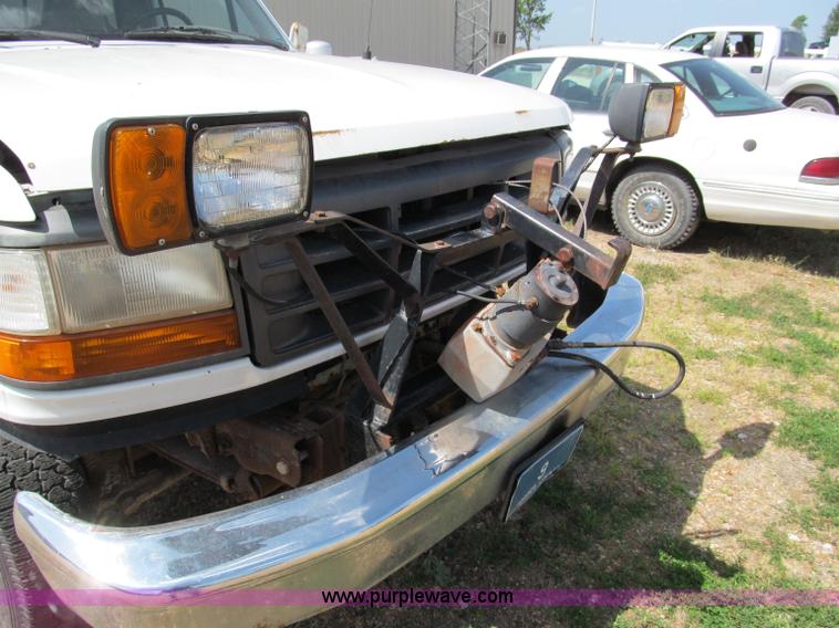 image for item C2403 1997 Ford F350 XL pickup truck