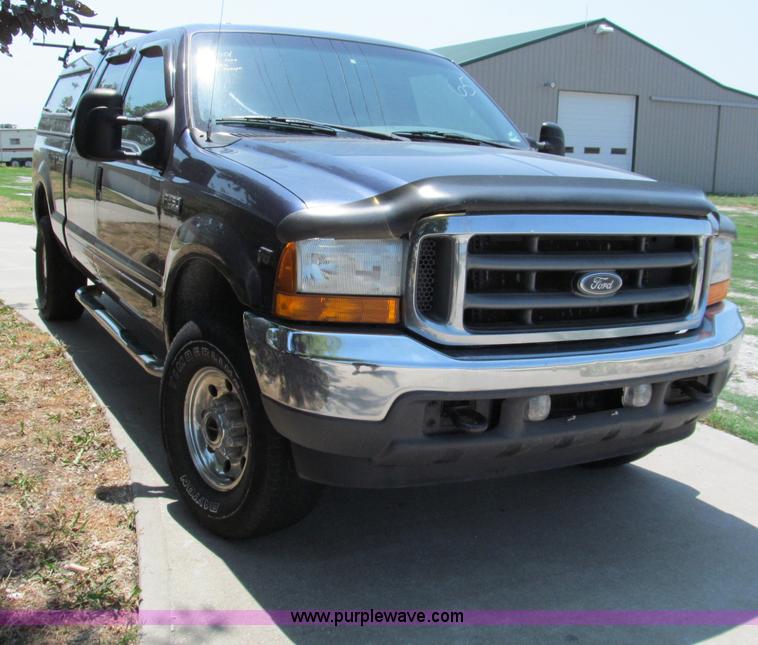 image for item C2431 2001 Ford F250 XLT Super Duty Crew Cab pickup truck