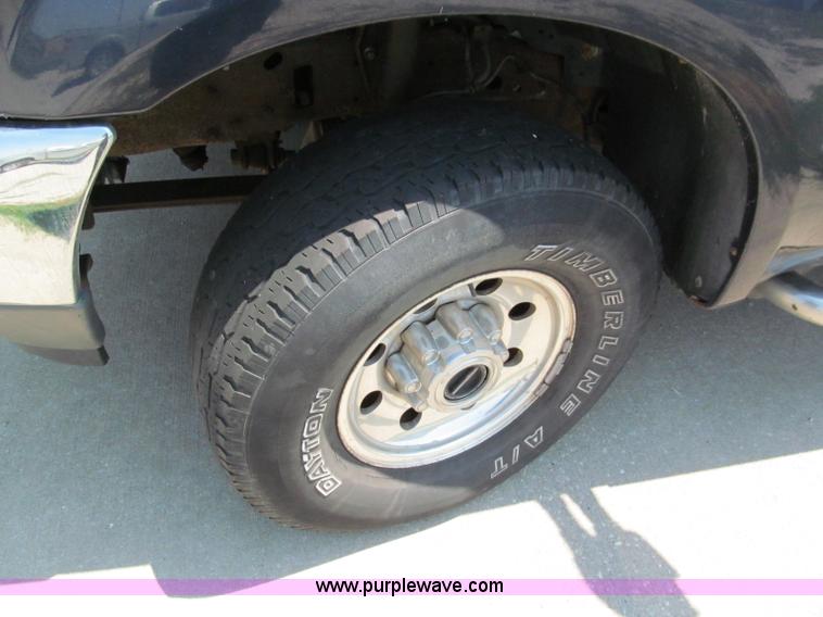 image for item C2431 2001 Ford F250 XLT Super Duty Crew Cab pickup truck